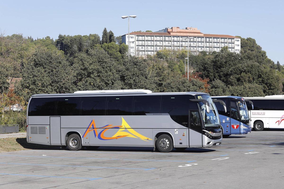 Autobusos a l'aparcament de Fontajau.