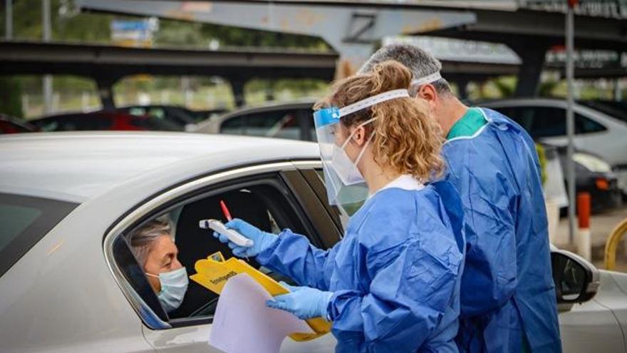 Otros seis positivos más de covid en un día, todos en el área de Badajoz