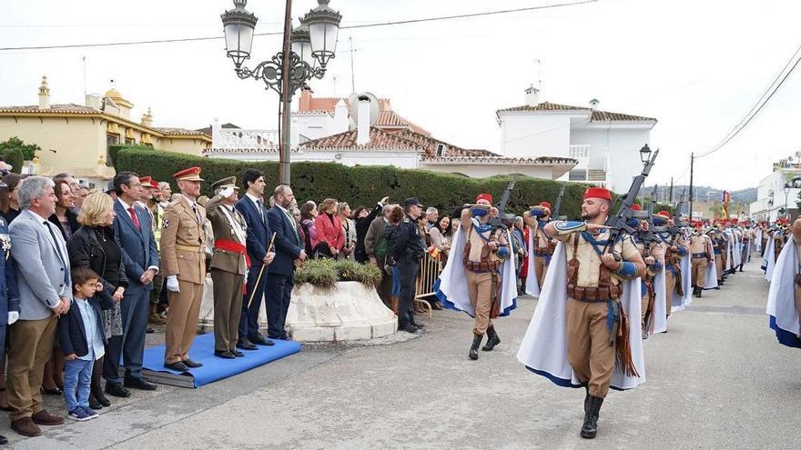Unas 250 personas juran la bandera de España en Coín con los Regulares de Ceuta