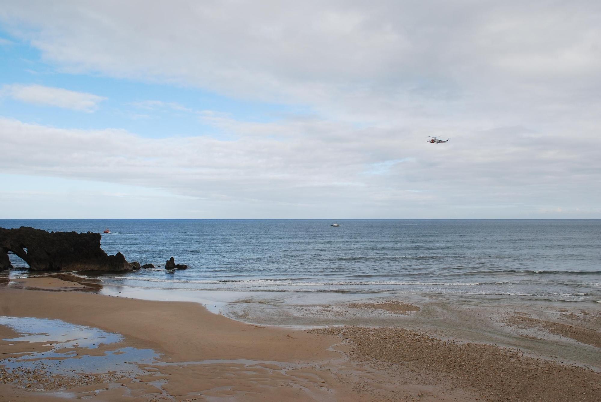 Búsqueda de un desaparecido en el mar en Llanes