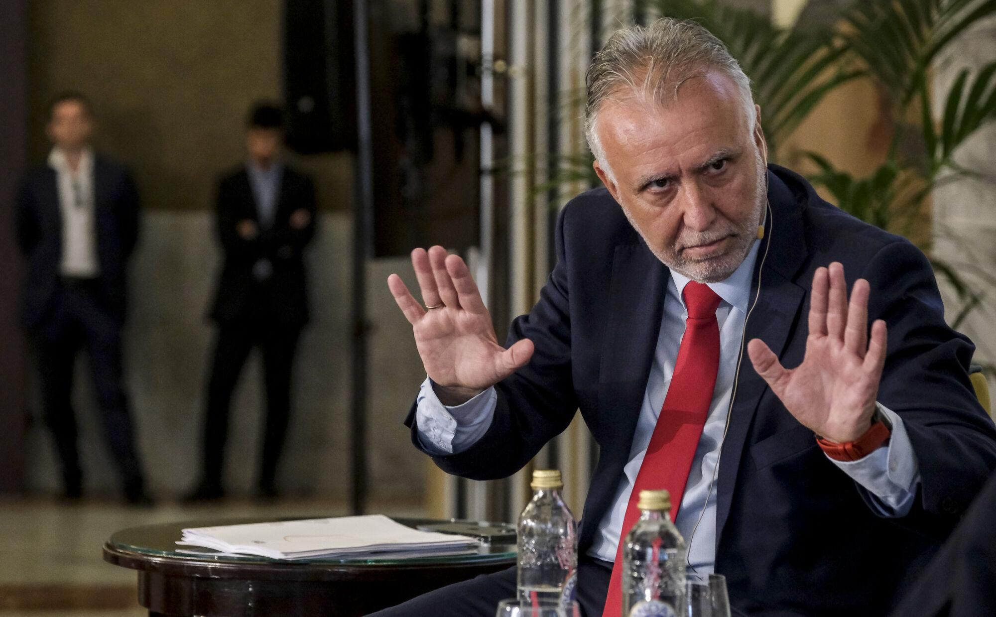 Encuentro informativo con Ángel Víctor Torres, ministro de Política Territorial y Memoria Democrática de España 