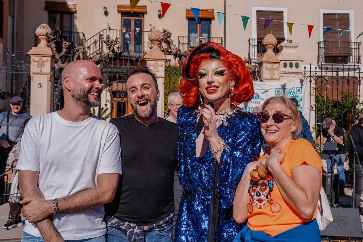 El Porrat de Sant Blai de Potries sempre és un èxit; El poble, de gom a gom