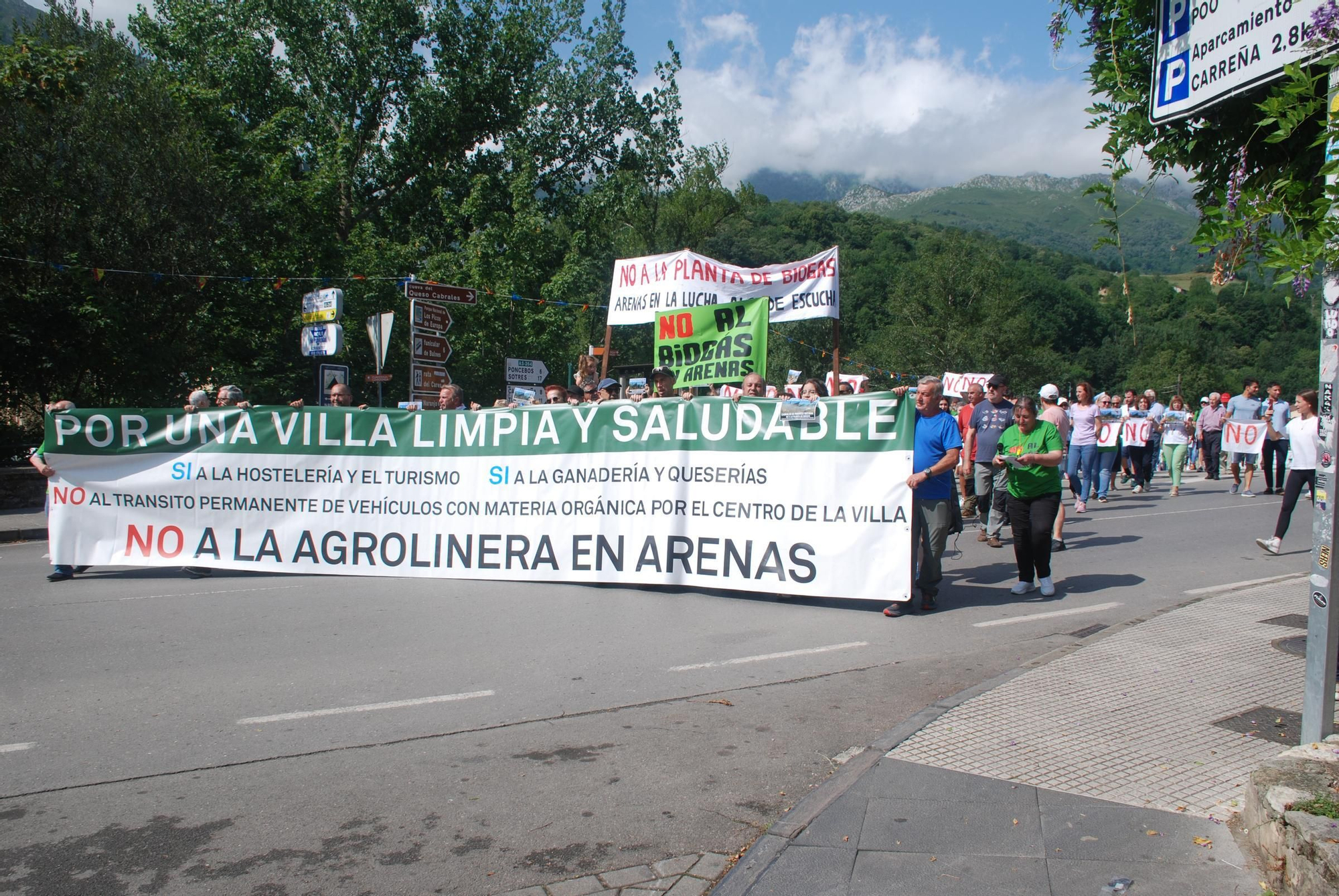 Manifestación contra la planta de biogás en Arenas de Cabrales