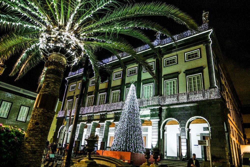 Encendido navideño en la Plaza de Santa Ana