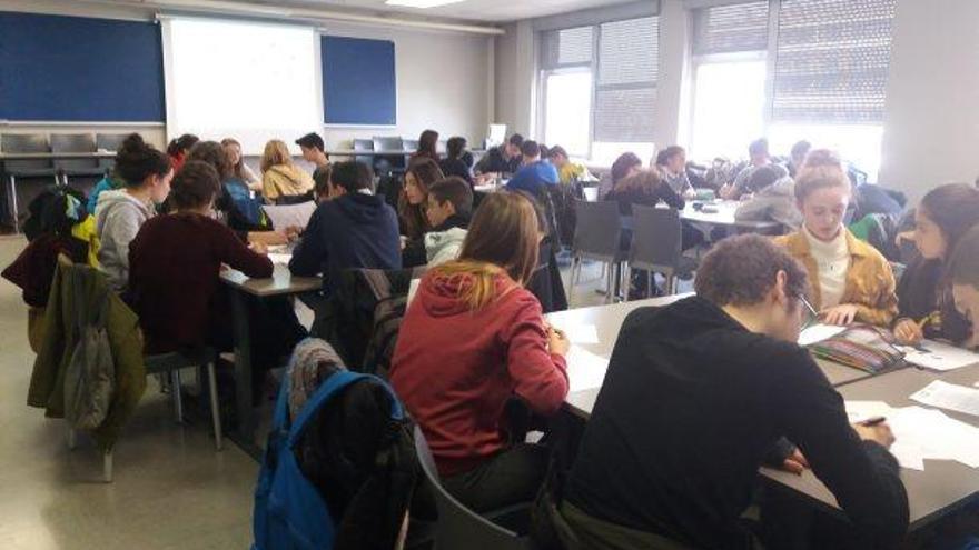 Estudiants participant en la Copa Cangur, a l&#039;EPSEM