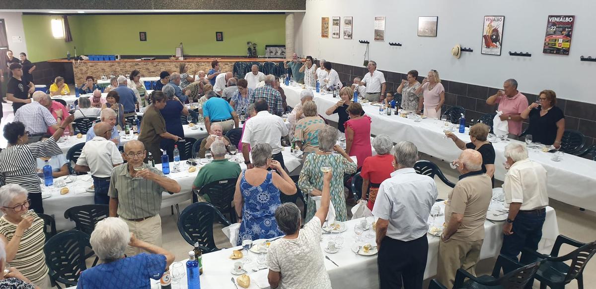 La asociación de jubilados de Venialbo honran a San joaquín y Santa Ana