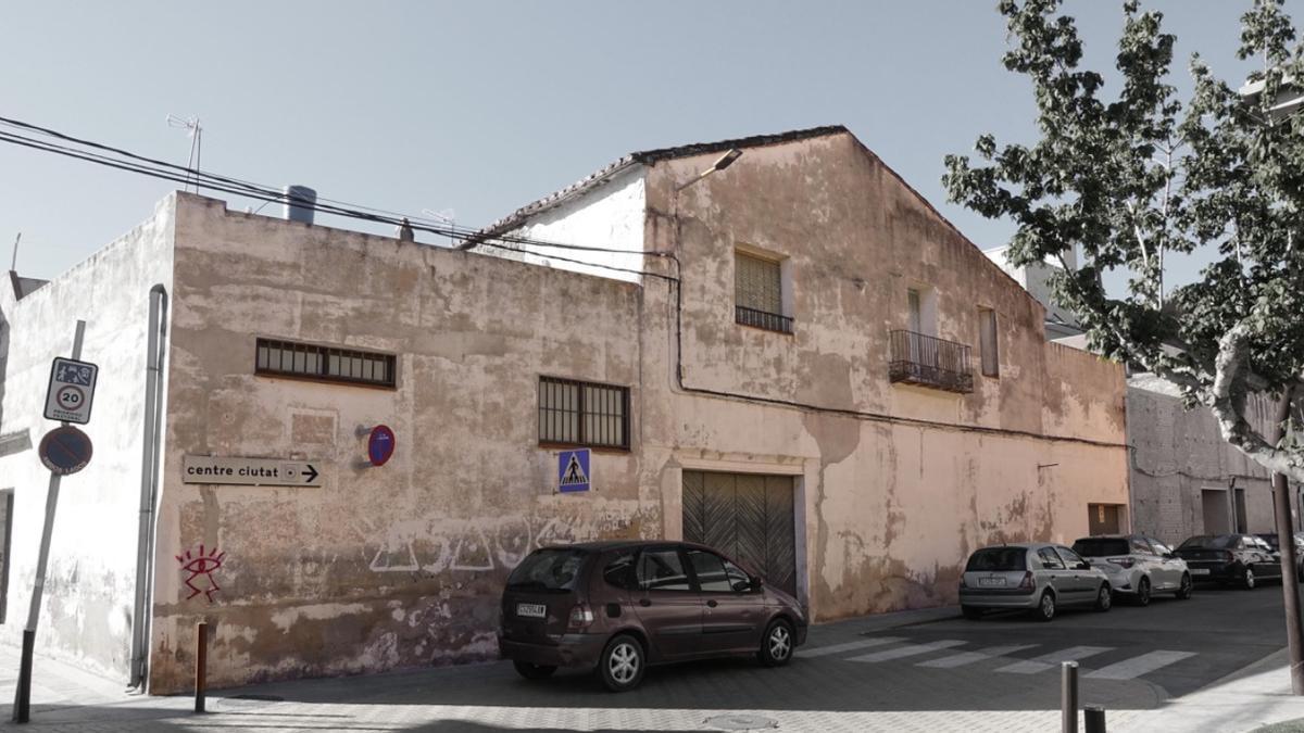 La intervención arqueológica se centra en continuar restaurando un nuevo tramo de la muralla medieval, considerada Bien de Interés Cultural.