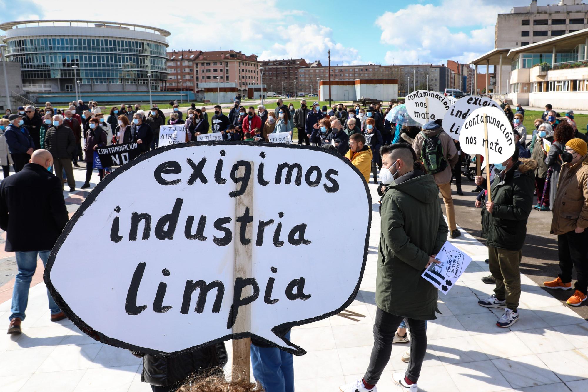 La concentración en El Arbeyal contra la contaminación en Gijón