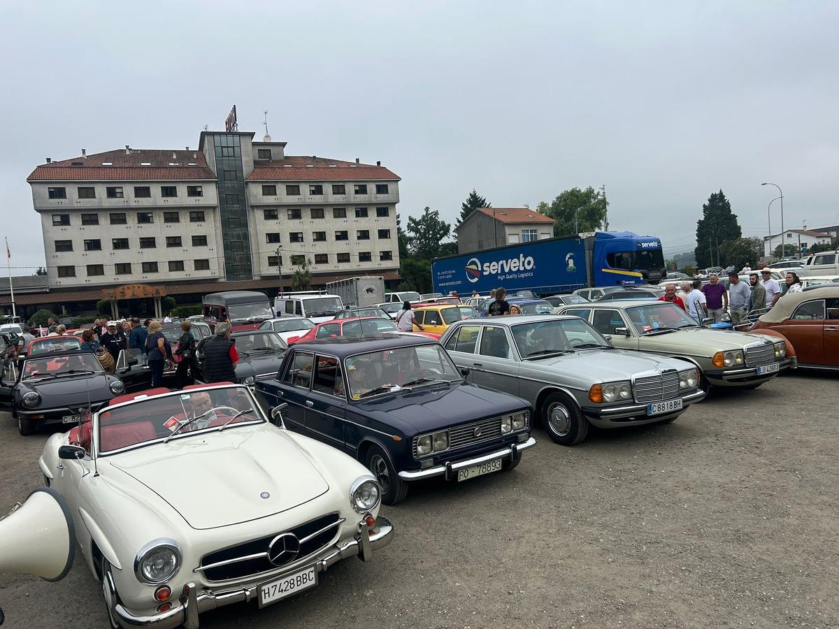 Joyas sobre ruedas: más de 140 vehículos históricos se dan cita en Padrón Joyas sobre ruedas: más de 140 vehículos históricos se dan cita en Padrón