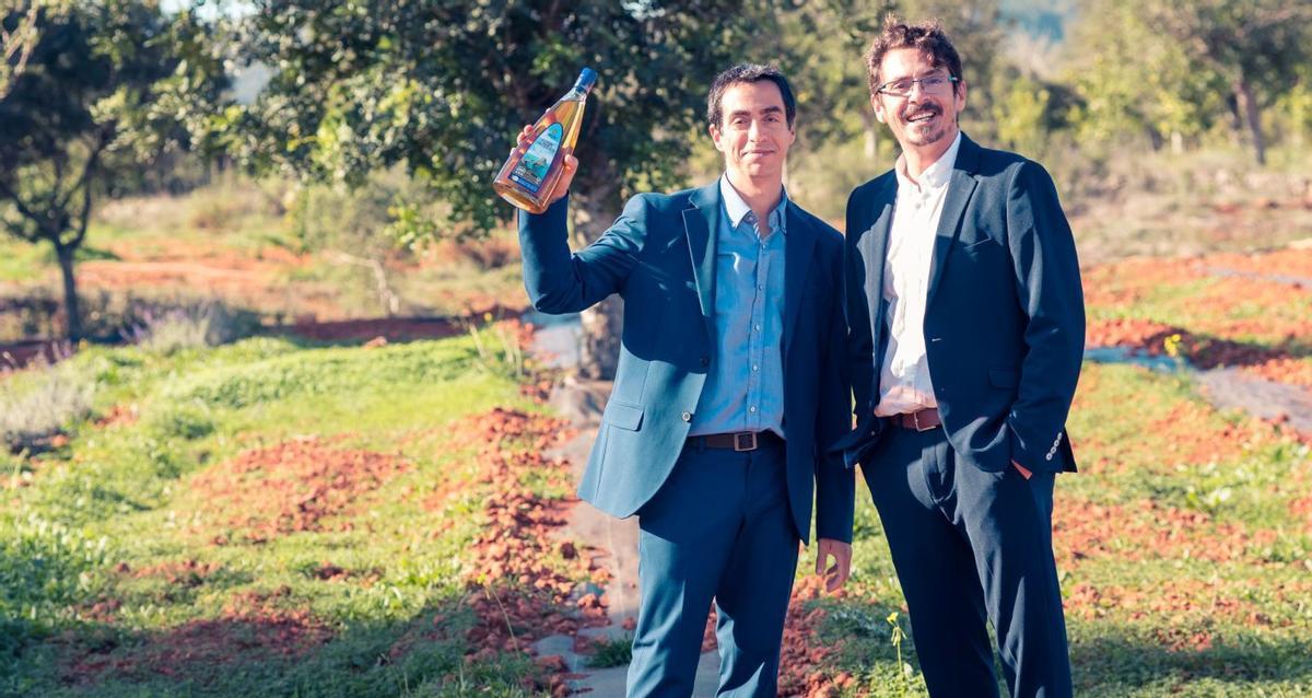 Bartolomé y Carlos Marí Mayans mostraron al mercado asiático sus  Hierbas Ibicencas.|  | FMM