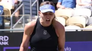 ¿A qué hora juega Paula Badosa hoy contra Kalinskaya? Horario, canal y dónde ver gratis por TV y en directo los octavos de Charleston 2026
