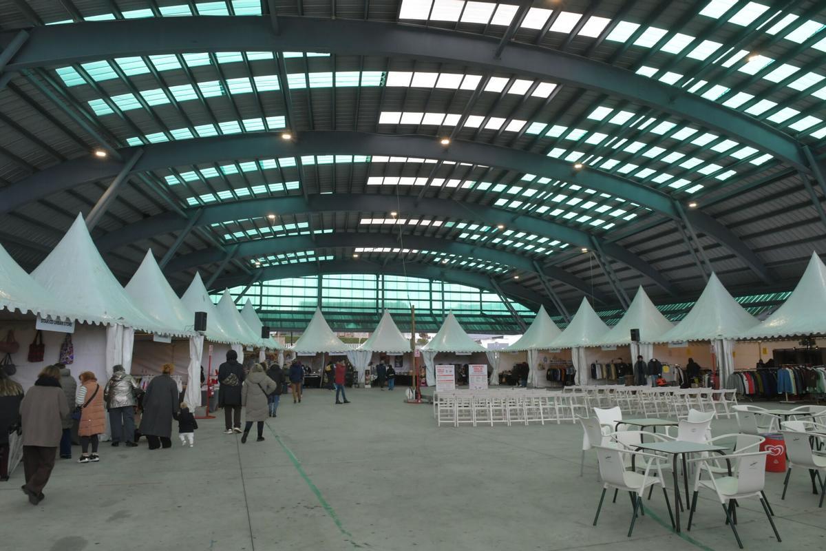 Una veintena de establecimientos locales participan en la feria que se celebra hasta el domingo en el Campo da Festa.