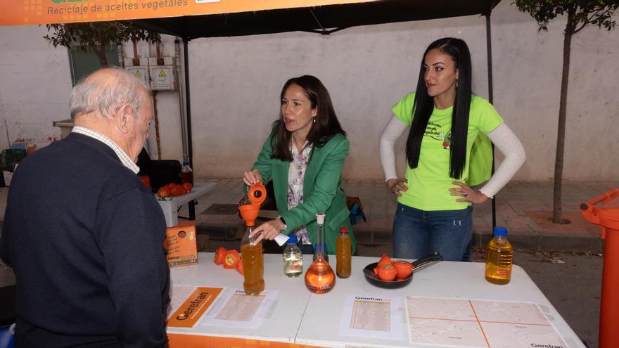 El Ayuntamiento de Caravaca duplica el número de contenedores naranjas y mejora la imagen de los existentes