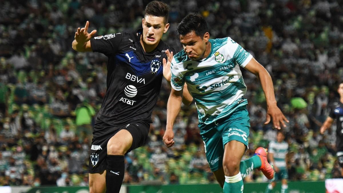 César Montes, en un duelo entre Monterrey y Santos Laguna