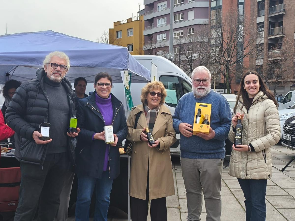 Foto de grup de la presentació de l'Oli Nou de l'Empordà a Girona, d'aquest dissabte.