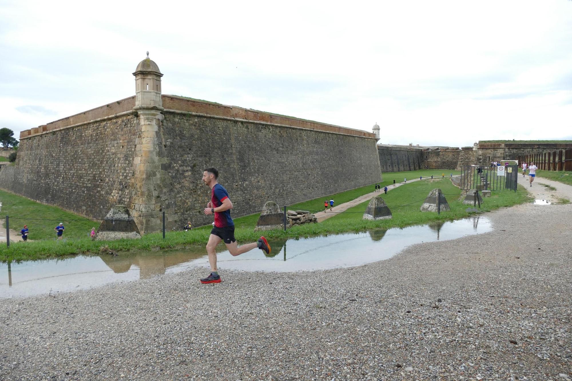 Unes 400 persones participen a la XVII Run Castell de Figueres