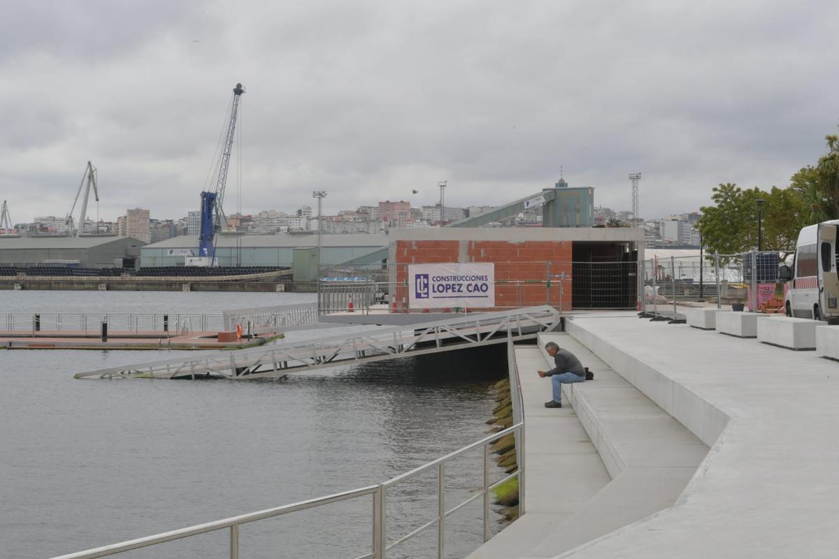 Obra del futuro edificio de hostelería y deportes náuticos de O Parrote.