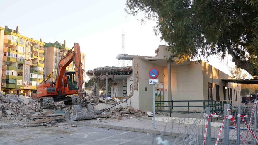 Comienzan las obras de demolición del centro de salud de El Palo