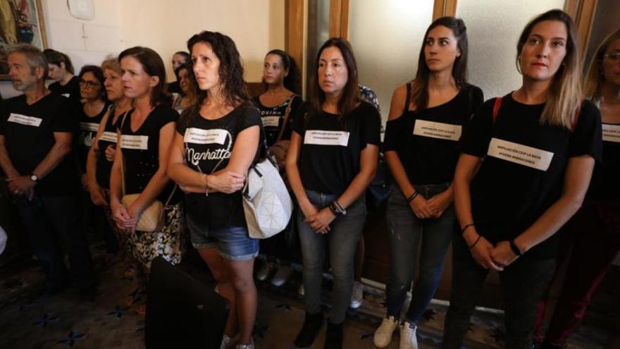 Madres del colegio de Las Bayas de Elche plantan cara al pleno