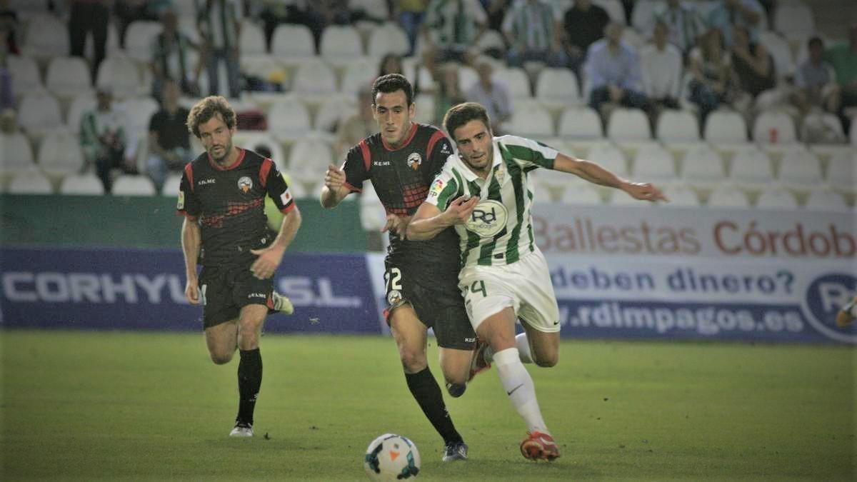 Pelayo Novo, con la camiseta del Córdoba CF, en un partido de la 2013-14.