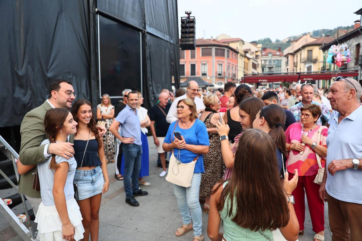 Así fue el pregón de las fiestas de Pola de Laviana, con Adrián Barbón, presidente del Principado Así fue el pregón de las fiestas de Pola de Laviana, con Adrián Barbón, presidente del Principado