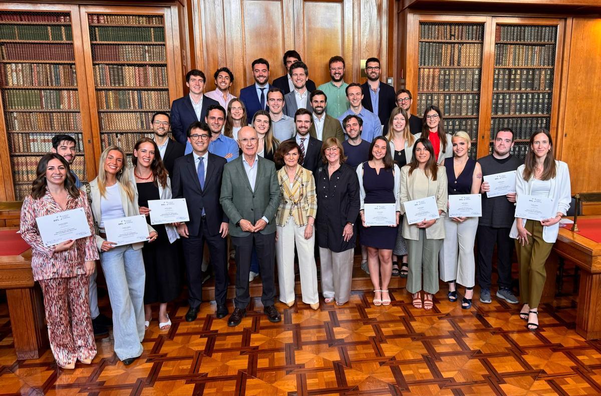 Imagen de la despedida del curso 2023-2024 con Carmen Calvo