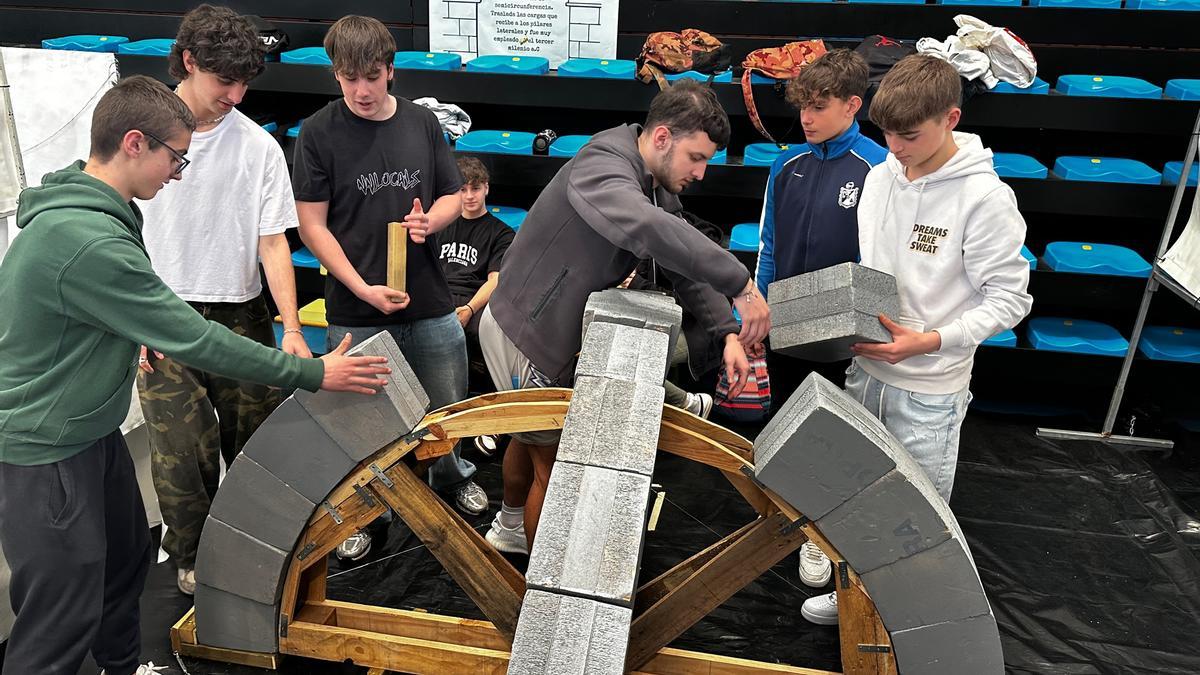 Navia, meca científica por tres días: más de 3.000 estudiantes "aprenden a enseñar" en la X Feria de la Ciencia