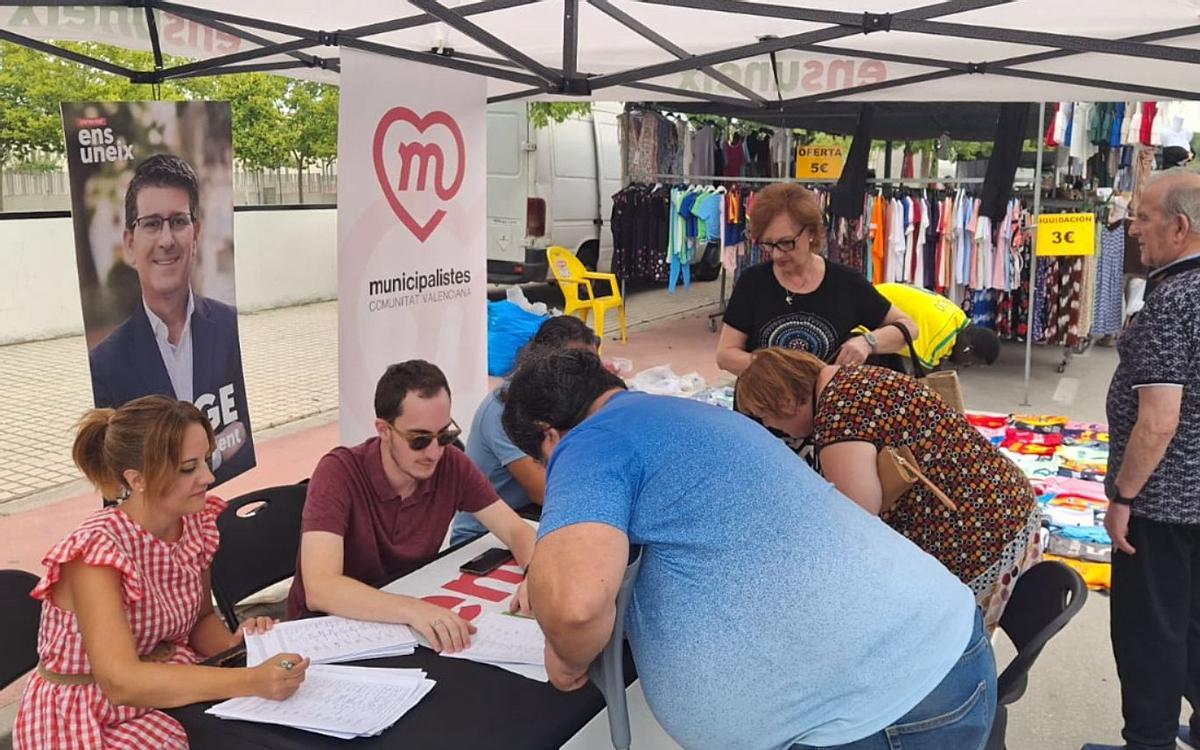 Ens Uneix recolza a València la recollida de signatures dels Municipalistes per rebaixar el llistó electoral al 3%.