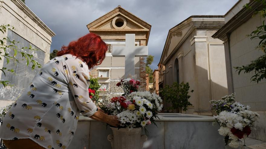 Los cementerios de Málaga vuelven a la vida