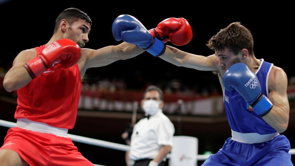 El español Gabriel Escobar vence al búlgaro Asenov.