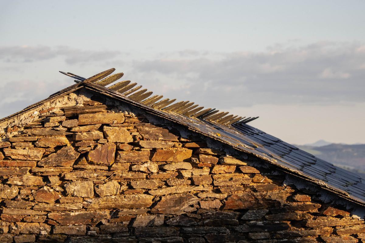 Casas de piedra en las montañas de A Fonsagrada, Lugo, Galicia