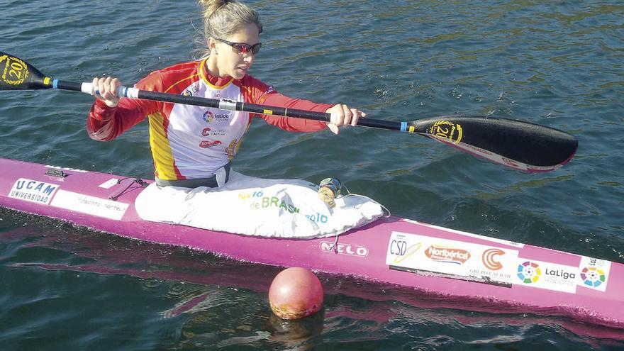 Teresa Portela, ayer durante su regata en el control selectivo de Trasona. // Fegapi