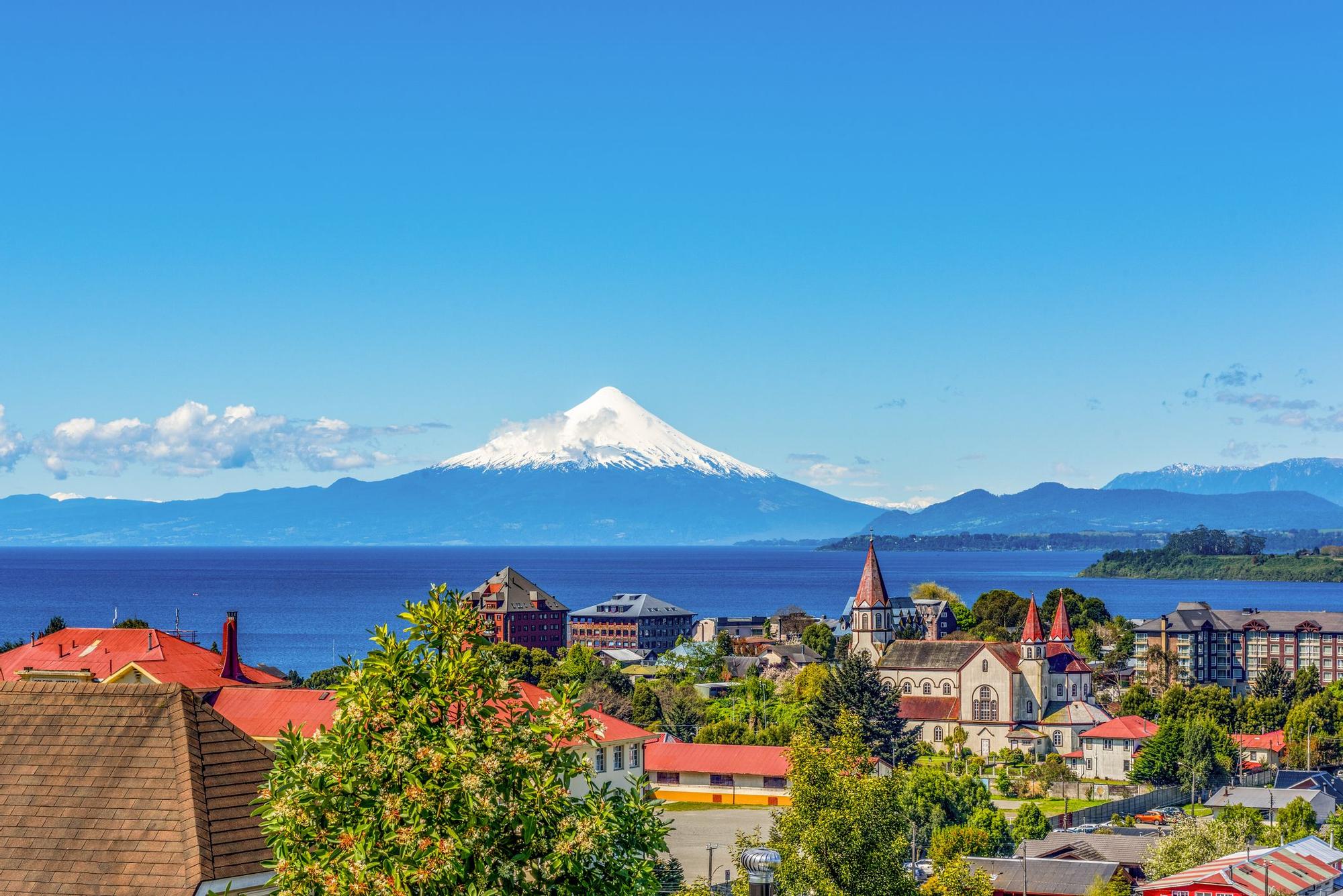 Volcán Osorno y Lago Llanquihue.