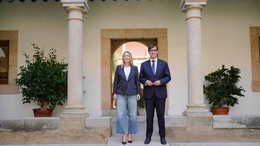 Fotogalería | María Guardiola se reúne con el presidente de la Generalitat de Cataluña, Salvador Illa