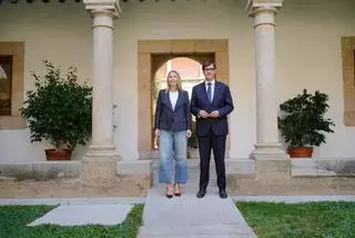 Fotogalería | María Guardiola se reúne con el presidente de la Generalitat de Cataluña, Salvador Illa