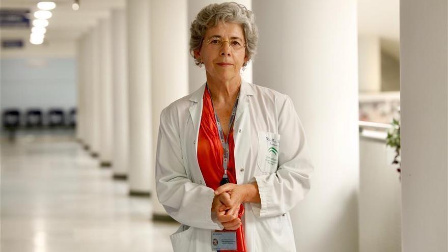 La doctora Concha Ruiz Villén, en el hospital Reina Sofía.