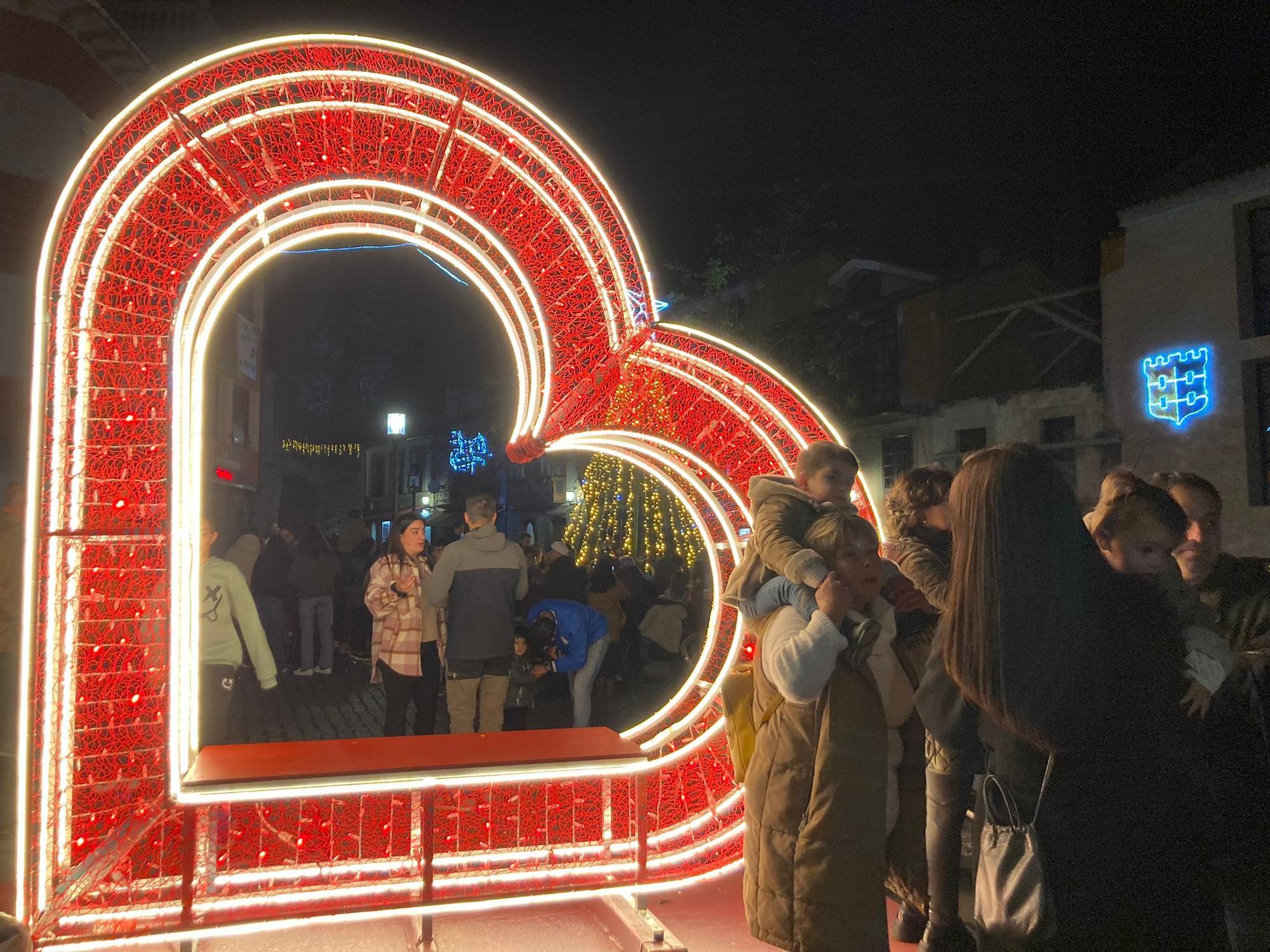 En imágenes: Así fue el encendido navideño en la villa de Salas