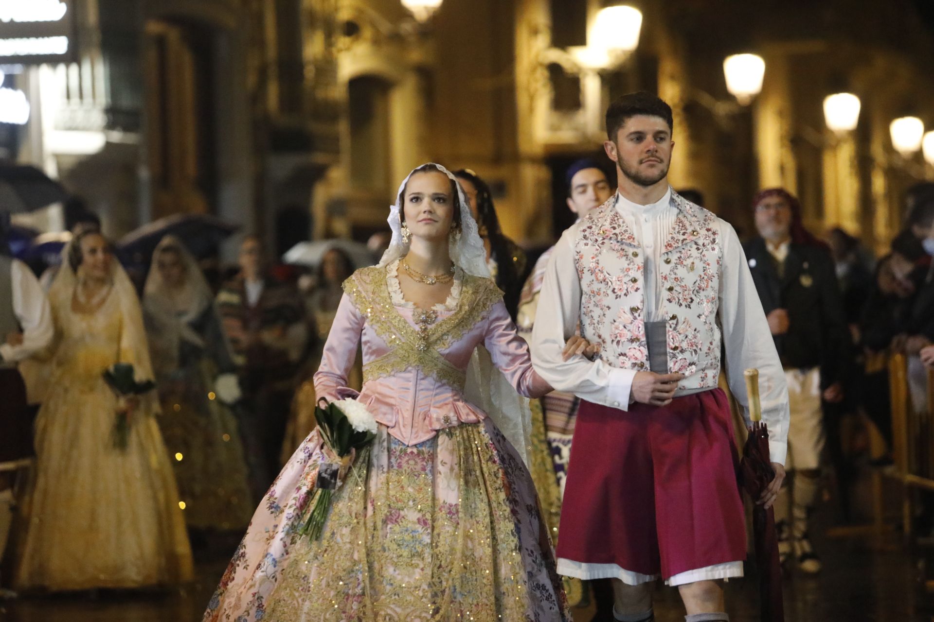 Búscate en el primer día de ofrenda por la calle de la Quart (entre las 19:00 a las 20:00 horas)