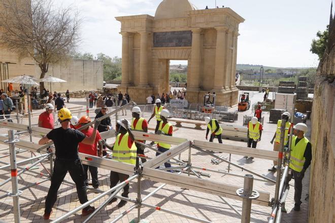 Comienza el montaje de palcos de Semana Santa de Córdoba 2026