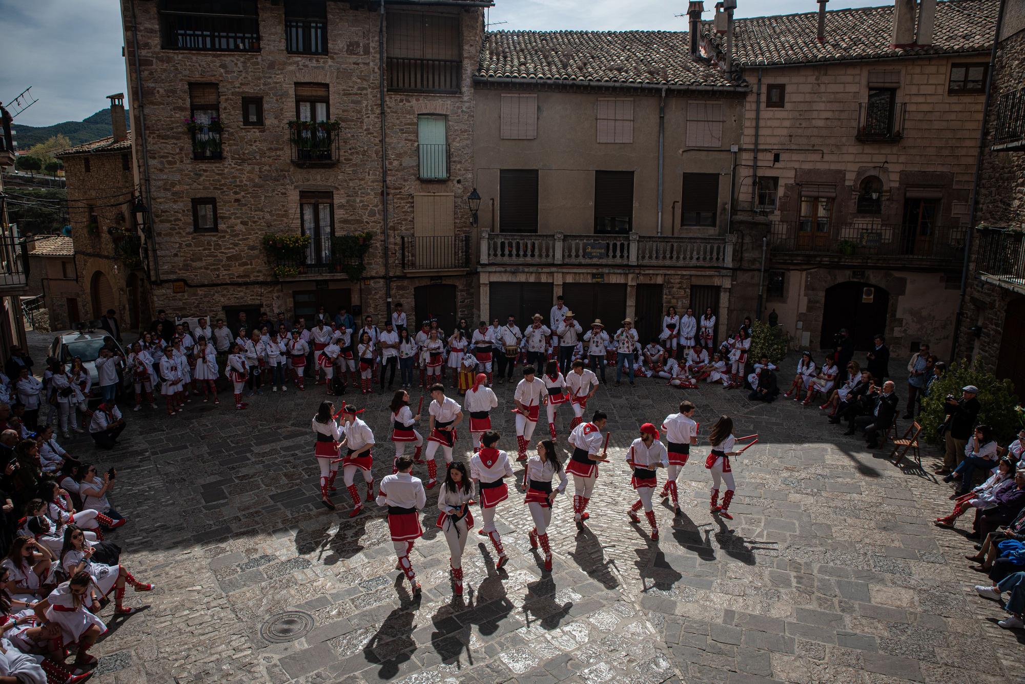 Els caramellaires omplen Súria de música, dansa i festa