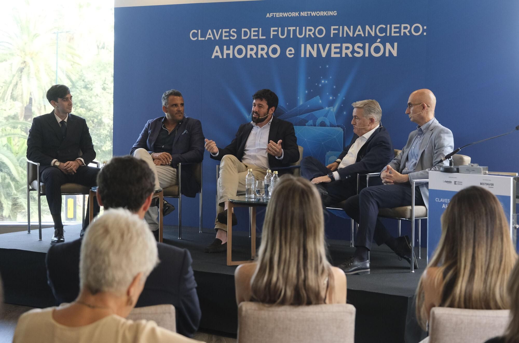 Expertos reunidos por La Opinión apuestan por el conocimiento financiero para superar los actuales tiempos de incertidumbre
