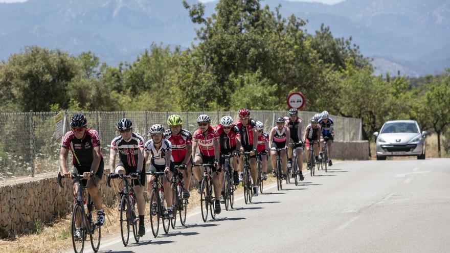 Cicloturismo en Mallorca: estas son las normas que los ciclistas deben cumplir en la carretera