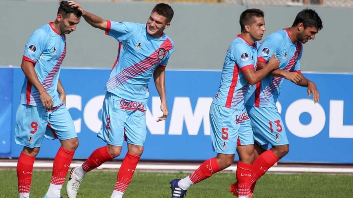 Los jugadores de Arsenal de Sarandí celebran su victoria