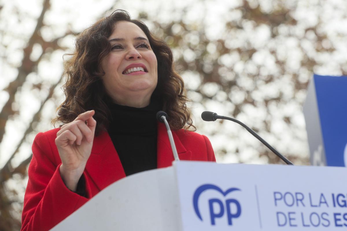 Ayuso: el PP defenderá España día a día, porque las democracias no mueren de golpe