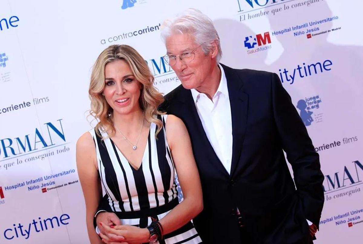 El actor estadounidense Richard Gere y su esposa Alejandra Silva