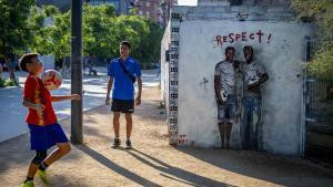 Graffiti de TVBoys de los jugadores Lamine Yamal y Nico Williams en Glòries.