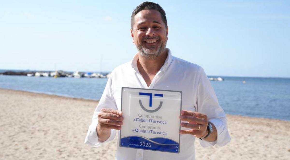 El concejal Rubén Sousa en la playa de sa Punta, en es Viver.