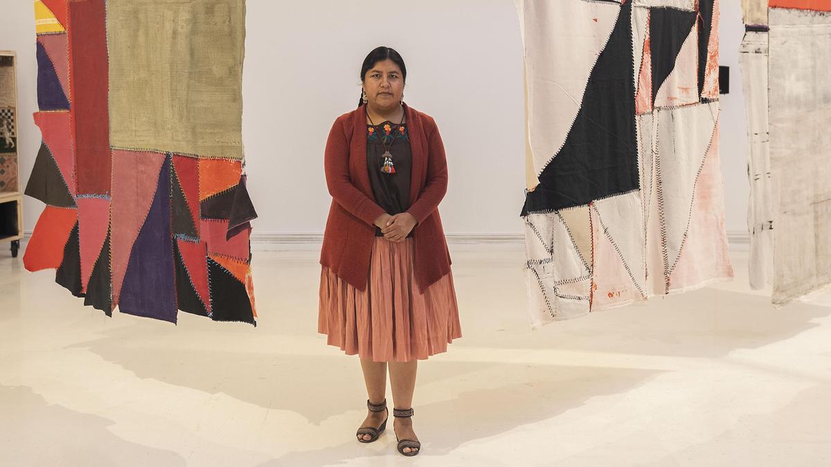Elvira Espejo, en la exposición de Teresa Lanceta en el IVAM.