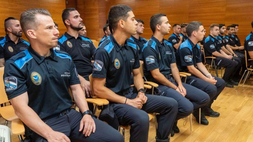 Nuevos auxiliares durante la recepción de ayer. | FdV
