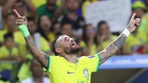 Neymar de celebra el segundo gol de su equipo durante el partido de eliminatorias sudamericanas para el Mundial 2026 entre Brasil y Bolivia en el Estadio Olímpico do Pará.